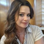 Yosra El Lozy Instagram - ليلى لسه قاعدة فى الكرافان و لسه بتصور!! مين شاف الحلقة الأولى؟ #إلا_أنا #بالورقة_والقلم @ella_ana_series