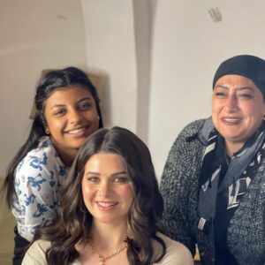 Yosra El Lozy Instagram - وفى نهاية الموسم الرمضاني، أحب أشكر فريق العمل بتاعى اللى دايما واقف جنبى و فى ضهرى فى السراء و الضراء 😂😂 @omnyiaa_mohmed @mmrymhshm