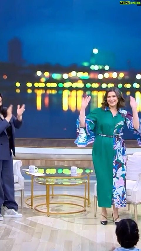 Yosra El Lozy Instagram - استنونى يوم الجمعة الساعة ٩ مساءاً في "معكم" مع مني الشاذلي حلقة مختلفة اتكلمنا فيها عن حاجات كتير غير الفن، و أهمها حملة " قصصنا بالعربى" بالإشتراك مع مبادرة حادى بادى و هيئة إنقاذ الطفولة #savewithstories @hadibadibooks @savethechildrenegypt