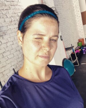 Yosra El Lozy Instagram - Time to lose some serious baby weight 👨‍👩‍👧‍👧🍼🏋️‍♂️ Who’s with me?
#mama #weightlossjourney #babygirl #challengeyourself