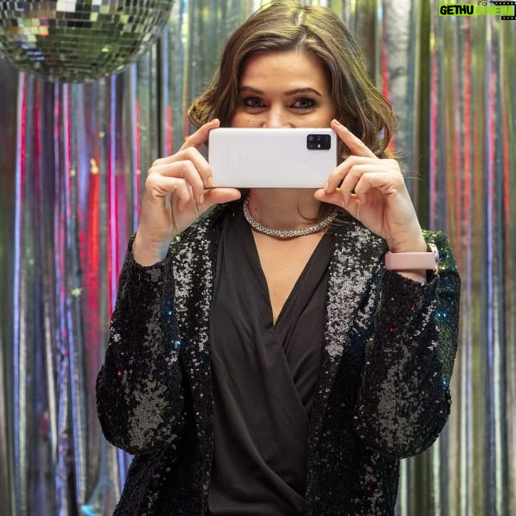 Yosra El Lozy Instagram - More from my campaign with @samsungegypt featuring the all new Galaxy A71 Get yours now !!💕 #GalaxyA71 #Teamgalaxy #With Galaxy