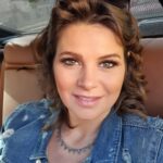 Yosra El Lozy Instagram - Hello from my filming location #onset #location #actress #actresslife من كواليس التصوير اليوم make-up by @osama_youssef_makeup Sheikh Zayed City
