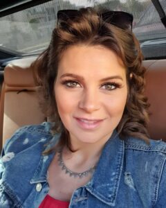 Yosra El Lozy Instagram - Hello from my filming location #onset #location #actress #actresslife من كواليس التصوير اليوم make-up by @osama_youssef_makeup Sheikh Zayed City