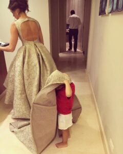 Yosra El Lozy Instagram - Another one of my favourite pics with my daughter from @elgounafilmfestivalofficial 1st edition in 2017 😂 #GFF #elgouna #actor #festival #star #redcarpet @kojakstudio صورة تانية من صورى المفضلة أثناء الدورة الأولى لمهرجان الجونة مع بنتى فى ٢٠١٧