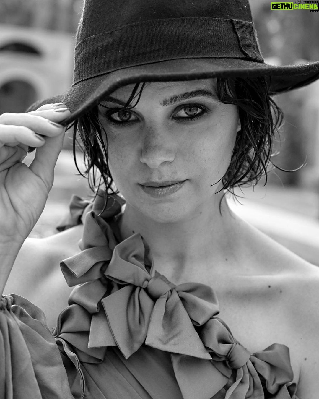 Yosra El Lozy - 51.5K Likes - One more pic I love from Haya Magazine July Cover shoot
Photography: @aezzeldinn
Styled by: @yasmineeissa
Hair: @shady_hair_stylist
Makeup: @dianaharbymua
Production: @nineteen84management
Full look: @zimmermann