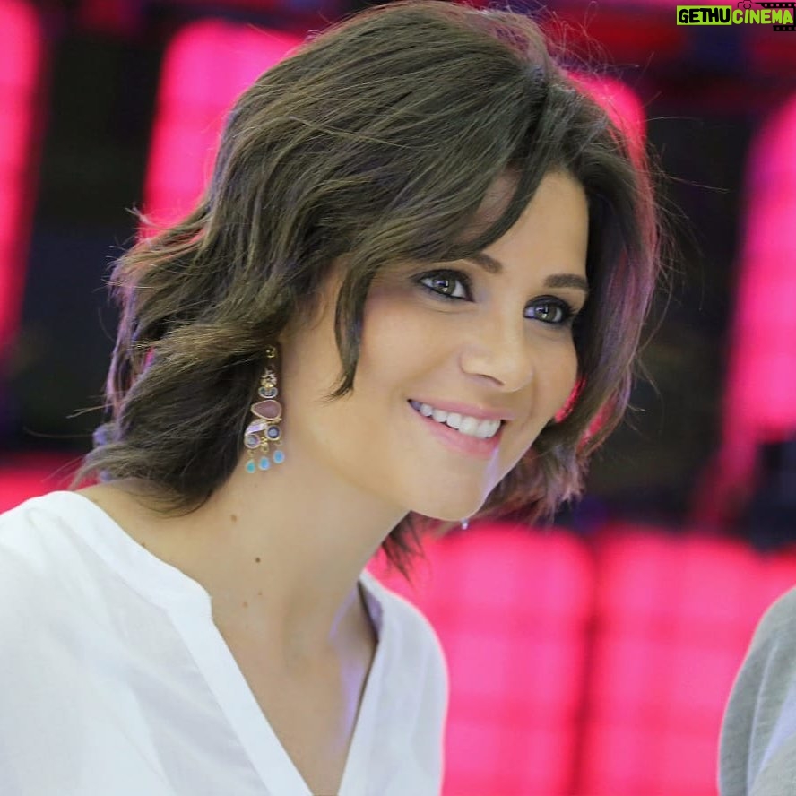 Yosra El Lozy - 50.1K Likes - Behind the scenes of 500500 hospital song shoot, thank you @magedhamdyph for this lovely picture 💕من تصوير أغنية مستشفى ٥٠٠٥٠٠