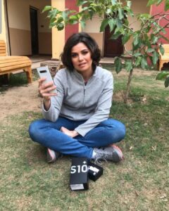 Yosra El Lozy Instagram - Unboxing My new Samsung #GalaxyS10 Very Excited about my new experience! #GalaxyS10|S10+ #WithGalaxy #TheNextGenerationGalaxy @samsungegypt