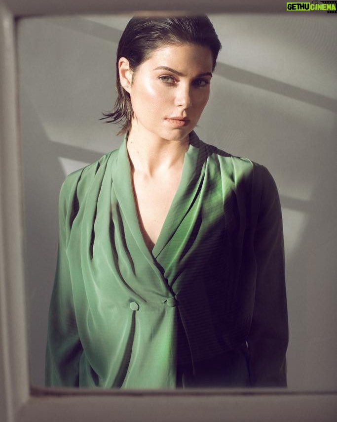 Yosra El Lozy Instagram - Have a beautiful weekend everyone ☀️ Spring is finally here Photography @bilohussein Styling & Art Direction @yasmineeissa Makeup @rashad.makeupworks Hair @alsagheersalons Top @maison_makarem #photoshoot #actress #spring #egypt #star #2019 #photography #style #shorthair