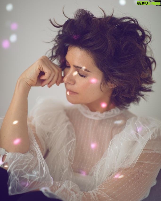 Yosra El Lozy Instagram - Have a wonderful day everyone... Playing around with light and reflection. Photography: @bilohussein Styling: @yasmineeissa Makeup: @rashad.makeupworks Hair: @alsagheersalons Top: @avalanchefashion @maison69 #photography #photoshoot #actress #actresslife #cinema #fashion