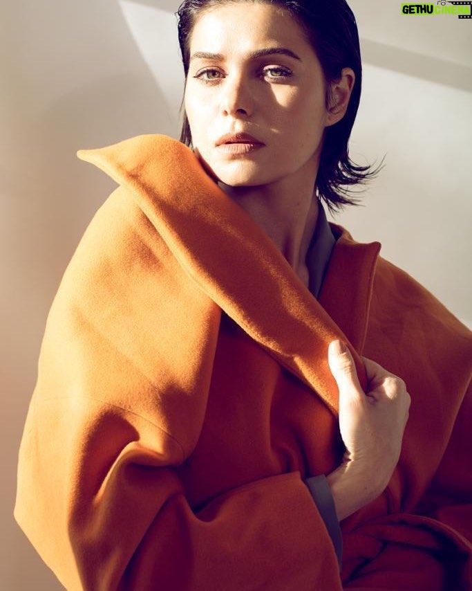 Yosra El Lozy Instagram - Short hair rocks!! Photography @bilohussein Stylist @yasmineeissa Makeup @rashad.makeupworks Hair @alsagheersalons Top & Coat @maison_makarem