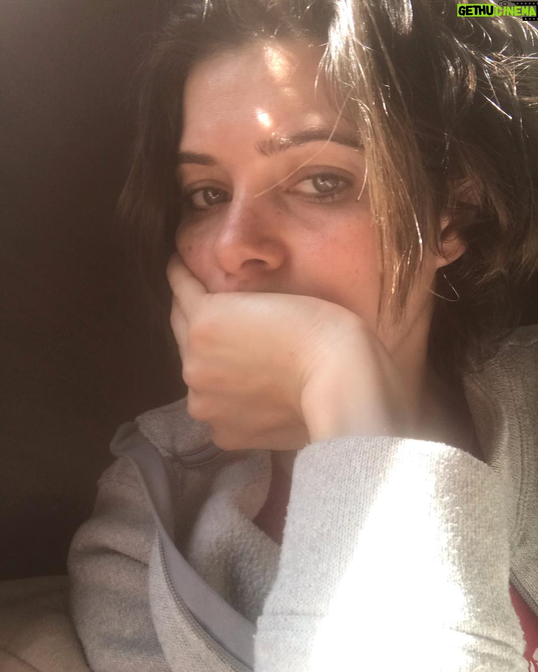 Yosra El Lozy Instagram - What I Really look like after 16 hours of shooting and 4 hours of sleep 🤭 Now starting a new day... Hope you enjoy my 2 series this Ramadan #رمضان_2019 #قمر_هادى #كلبش٣#رمضان_2019