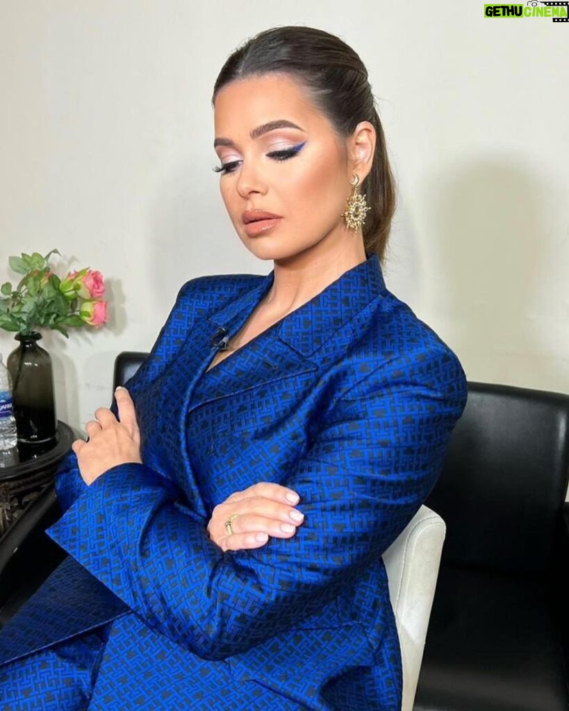 Yosra El Lozy Instagram - From my latest interview with @monaelshazly.official on @cbcegypt With the cast of my new film “group El mommies”, in cinemas starting tomorrow Feb 1st 🎞️ Styled by @nada_hussam Dressed in @tommyhilfiger from @dstoreegypt Jewerly @azzafahmy Makeup @abrarelrefaie_ Hair @michaelghabbour1 Assistant stylist @nehadmonem