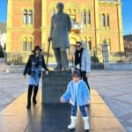 Yuanita Christiani Instagram – Ekspektasi VS Realita, susahnya mau foto bertiga. PIMPIN TUHAN!🫠 Novi Sad, Serbia