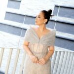 Yuanita Christiani Instagram - Surat terbuka untuk suamiku tercinta... Yang cantik banyak Tapi yang bikin kamu stress Ya cuma aku☺️🫶🏻🤣 . Gown @cynthiatan__ Brushed @donnaliong.makeup Hair @lynn.makeuphairdo