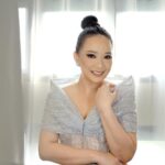 Yuanita Christiani Instagram - Surat terbuka untuk suamiku tercinta... Yang cantik banyak Tapi yang bikin kamu stress Ya cuma aku☺️🫶🏻🤣 . Gown @cynthiatan__ Brushed @donnaliong.makeup Hair @lynn.makeuphairdo