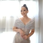 Yuanita Christiani Instagram - Surat terbuka untuk suamiku tercinta... Yang cantik banyak Tapi yang bikin kamu stress Ya cuma aku☺️🫶🏻🤣 . Gown @cynthiatan__ Brushed @donnaliong.makeup Hair @lynn.makeuphairdo