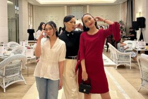 Yuanita Christiani Instagram - Barisan tim hore! Banyak selamat buat @minimal_stores X @sandradewi88 💃👏
