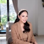 Yuanita Christiani Instagram - Datang ke acara yang teristimewa, makeup & hairdo juga harus sama yang teristimewa✨ . Brushed @donnaliong.makeup Hair @lynn.makeuphairdo Headband @pvra.official x sandradewi