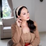 Yuanita Christiani Instagram - Datang ke acara yang teristimewa, makeup & hairdo juga harus sama yang teristimewa✨ . Brushed @donnaliong.makeup Hair @lynn.makeuphairdo Headband @pvra.official x sandradewi