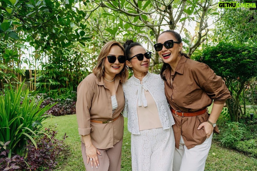 Yuanita Christiani Instagram - Selamat ulangtahun pahlawan tanpa tanda jasaku tercinta, Mama @sianniekheng. Perempuan paling tangguh dan hebat yang sukses membesarkan ketiga anak-anaknya. Terimakasih sudah menginspirasi dan menjadi teladan untuk kita semua❤️ . Panjang umur, sehat terus, awet muda, bahagia, dan selalu dalam perlindungan Tuhan Yesus. We love you ,ma❤️