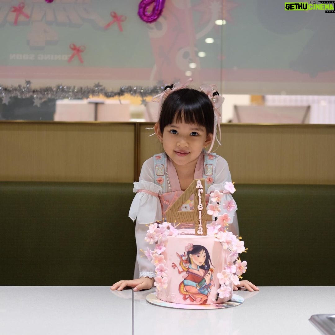 Yuanita Christiani Instagram - Selamat ulang tahun ke-4 @ariellalenorawiguna cintanya mami sepanjang masa❤️ Diberkati masa depanmu. Tuhan Yesus sayank & menjaga Ariella selalu🙏🏻