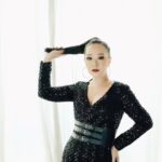 Yuanita Christiani Instagram – Kuro 🖤
.
Dress @cynthiatan__
Brushed @donnaliong.makeup
Hair @lynn.makeuphairdo