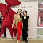 Yuanita Christiani Instagram - Kolaborasi terbaru dari @sandradewi88 x @pvra.official Banyak selamat tayank bebeb lup lup!!!Pokoknya Tuhan berkati untuk smua yang IBU sandra kerjakan & project2 bombastic di tahun mendatang🤣 Laffyuuu 😚