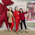 Yuanita Christiani Instagram - Kolaborasi terbaru dari @sandradewi88 x @pvra.official Banyak selamat tayank bebeb lup lup!!!Pokoknya Tuhan berkati untuk smua yang IBU sandra kerjakan & project2 bombastic di tahun mendatang🤣 Laffyuuu 😚