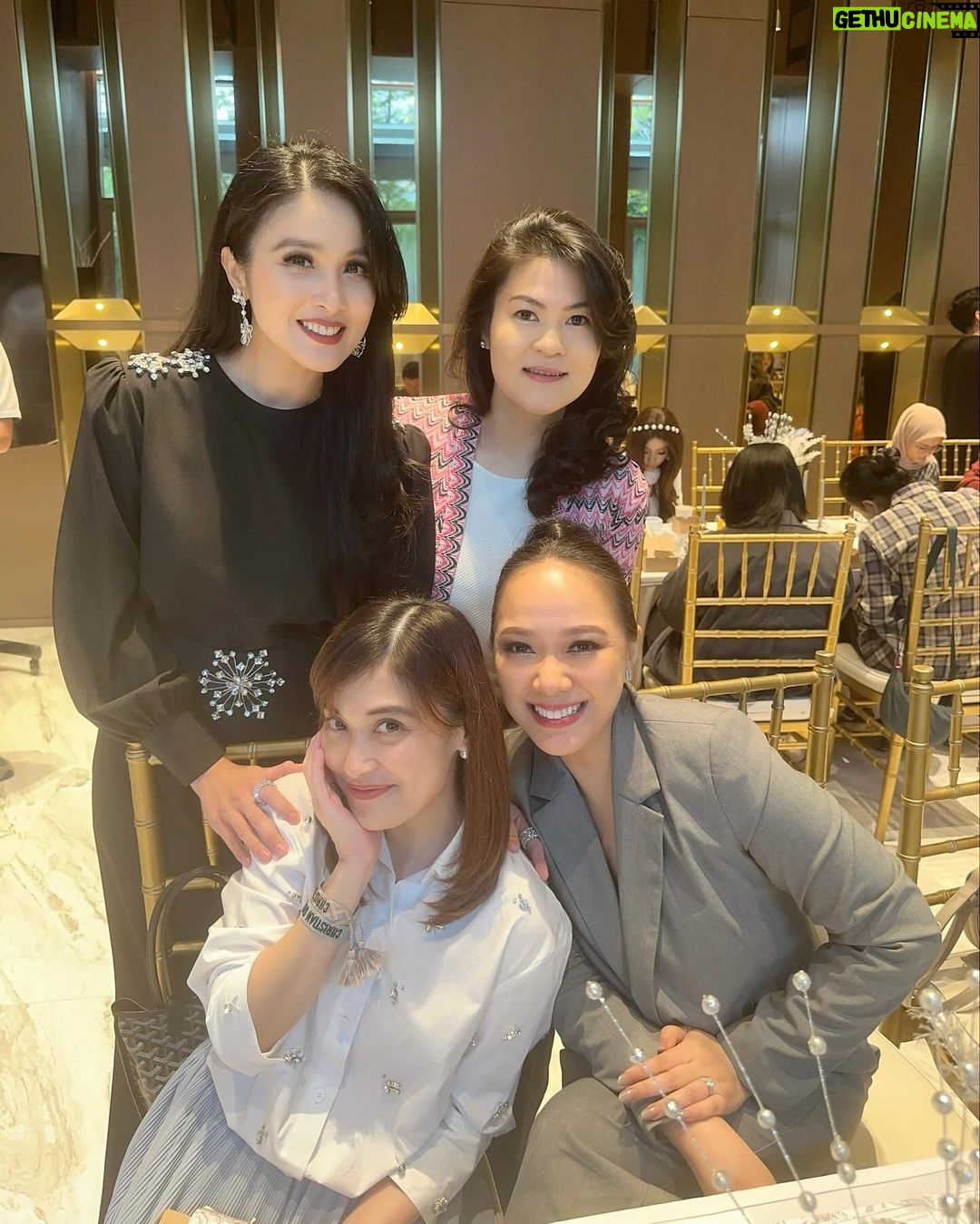 Yuanita Christiani Instagram - Along with lovely peeps at the latest collaborations of @sandradewi88 X @zentableware event ππ«Άπ»