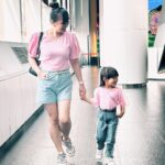Yuanita Christiani Instagram – Paling happy kalo bisa pake baju couple gini sama ayiewa hihihihi Thank you @ariellainstyle super cute top nya. Fyi, itu pose2nya arahan dari anak kecil loh hahaha