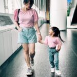 Yuanita Christiani Instagram – Paling happy kalo bisa pake baju couple gini sama ayiewa hihihihi Thank you @ariellainstyle super cute top nya. Fyi, itu pose2nya arahan dari anak kecil loh hahaha