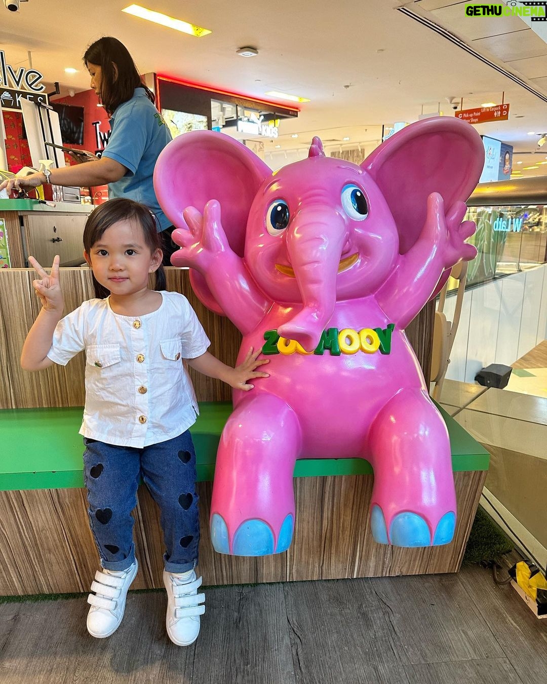 Yuanita Christiani Instagram - Kembaran sama anak wedok ku, jadi cewe bumi😍 . Btw, Mommy & Ariella pakai koleksi terbarunya @ariellainstyle loh