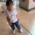 Yuanita Christiani Instagram – Kembaran sama anak wedok ku, jadi cewe bumi😍
.
Btw, Mommy & Ariella pakai koleksi terbarunya @ariellainstyle loh