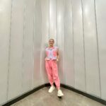 Yuanita Christiani Instagram - outfit yang sungguh menggambarkan suasana hati hari ini. Ceriaaaaa😊🌸 . Outfit @ariellainstyle