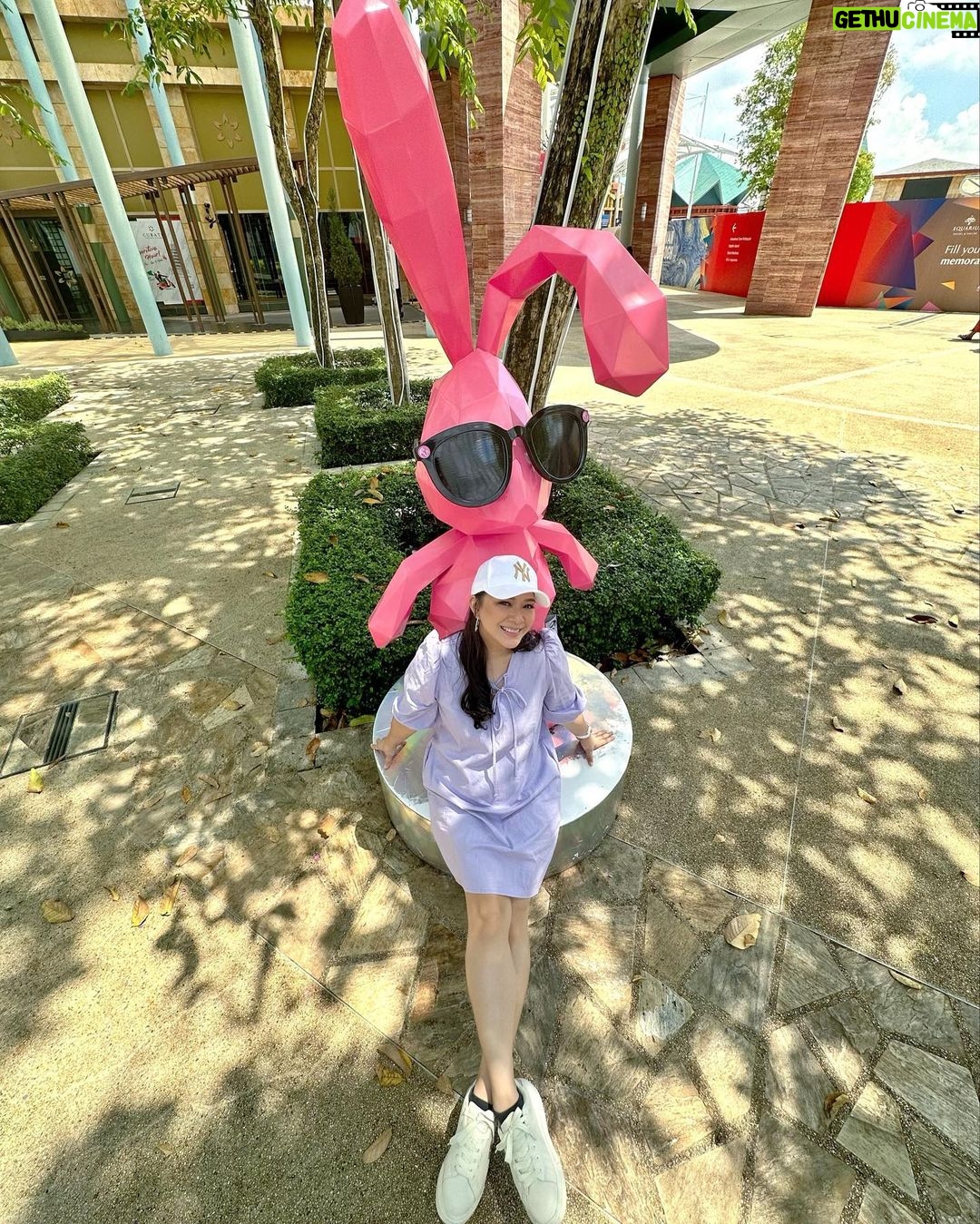 Yuanita Christiani Instagram - Lovely weekend 🐰💜 . 👗 @ariellainstyle