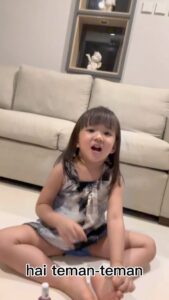Yuanita Christiani Instagram - Semoga tutorial ini bermanfaat yah. Jangan lupa bunyikan KONCENGNYA! #3yearsold