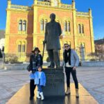 Yuanita Christiani Instagram – Ekspektasi VS Realita, susahnya mau foto bertiga. PIMPIN TUHAN!🫠 Novi Sad, Serbia