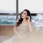Yuanita Christiani Instagram - My first gig of 2023. Hello malang😍 Happy Wedding to beloved couple Hendra & Jessica. Thanks for having me🙏🏻 #henjesstome . Dress @bypriscaadelina Brushed @zevalevielmakeup Malang, Jawa Timur, Indonesia