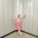 Yuanita Christiani Instagram - outfit yang sungguh menggambarkan suasana hati hari ini. Ceriaaaaa😊🌸 . Outfit @ariellainstyle