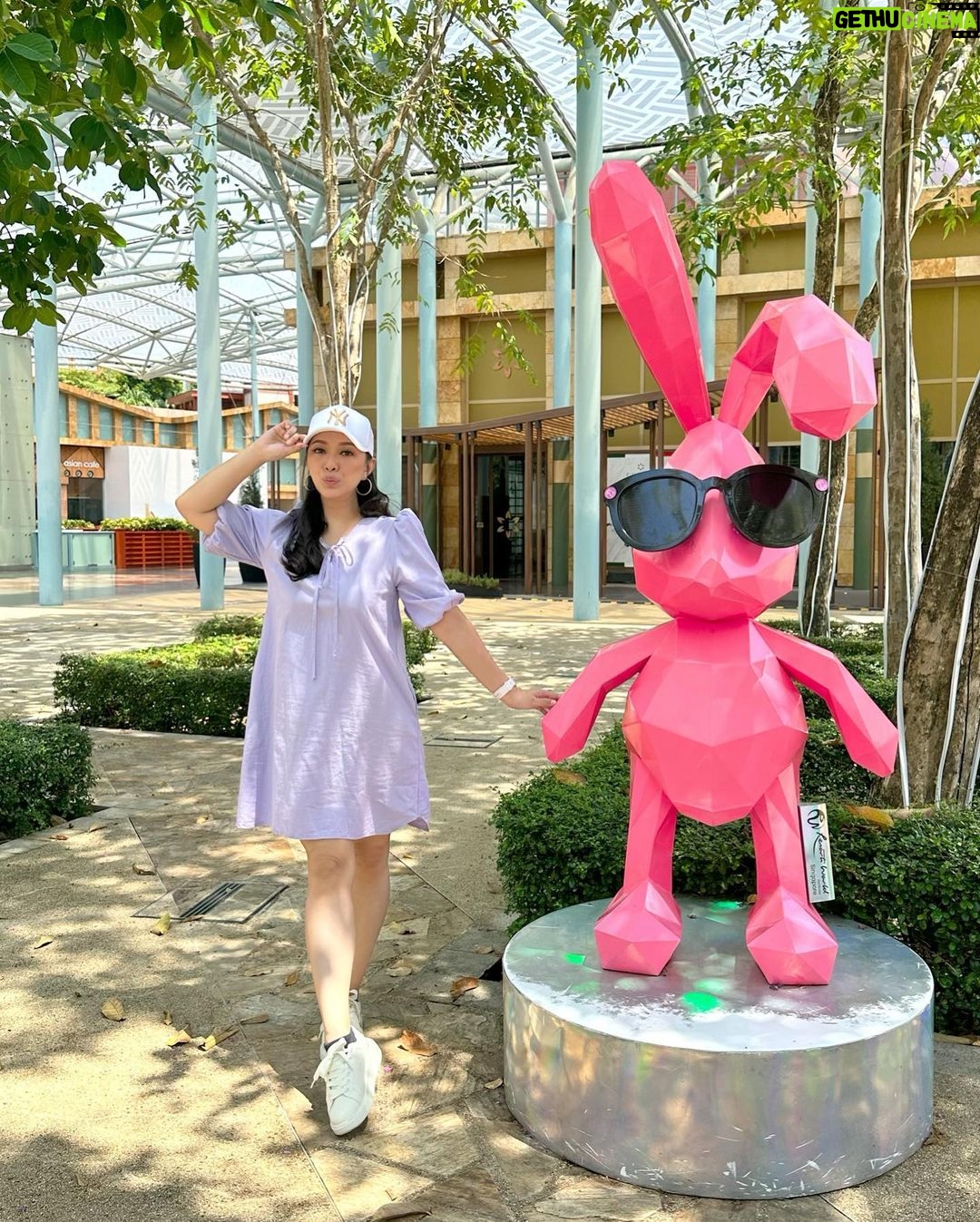 Yuanita Christiani Instagram - Lovely weekend 🐰💜 . 👗 @ariellainstyle