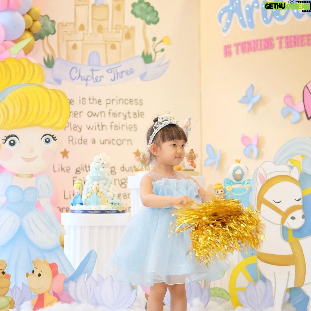 Yuanita Christiani Instagram - Akhirnya hari yang ditunggu-tunggu ayiewa datang juga❤️ @ariellalenorawiguna special request dari yang ulang tahun temanya maunya Cinderella, warna harus blue & pink, characters yang wajib ada pokoknya sesuai request yang mulia🤣