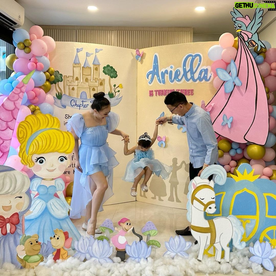 Yuanita Christiani Instagram - Akhirnya hari yang ditunggu-tunggu ayiewa datang juga❤️ @ariellalenorawiguna special request dari yang ulang tahun temanya maunya Cinderella, warna harus blue & pink, characters yang wajib ada pokoknya sesuai request yang mulia🤣