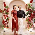 Yuanita Christiani Instagram - Kolaborasi pamungkas menjelang akhir tahun @minimal_stores X @sandradewi88 👏✨💃🌸
