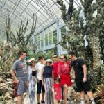 Yuanita Christiani Instagram - Lagi di bedugul, kembaran pake @ariellainstyle sama unyil kesayangan