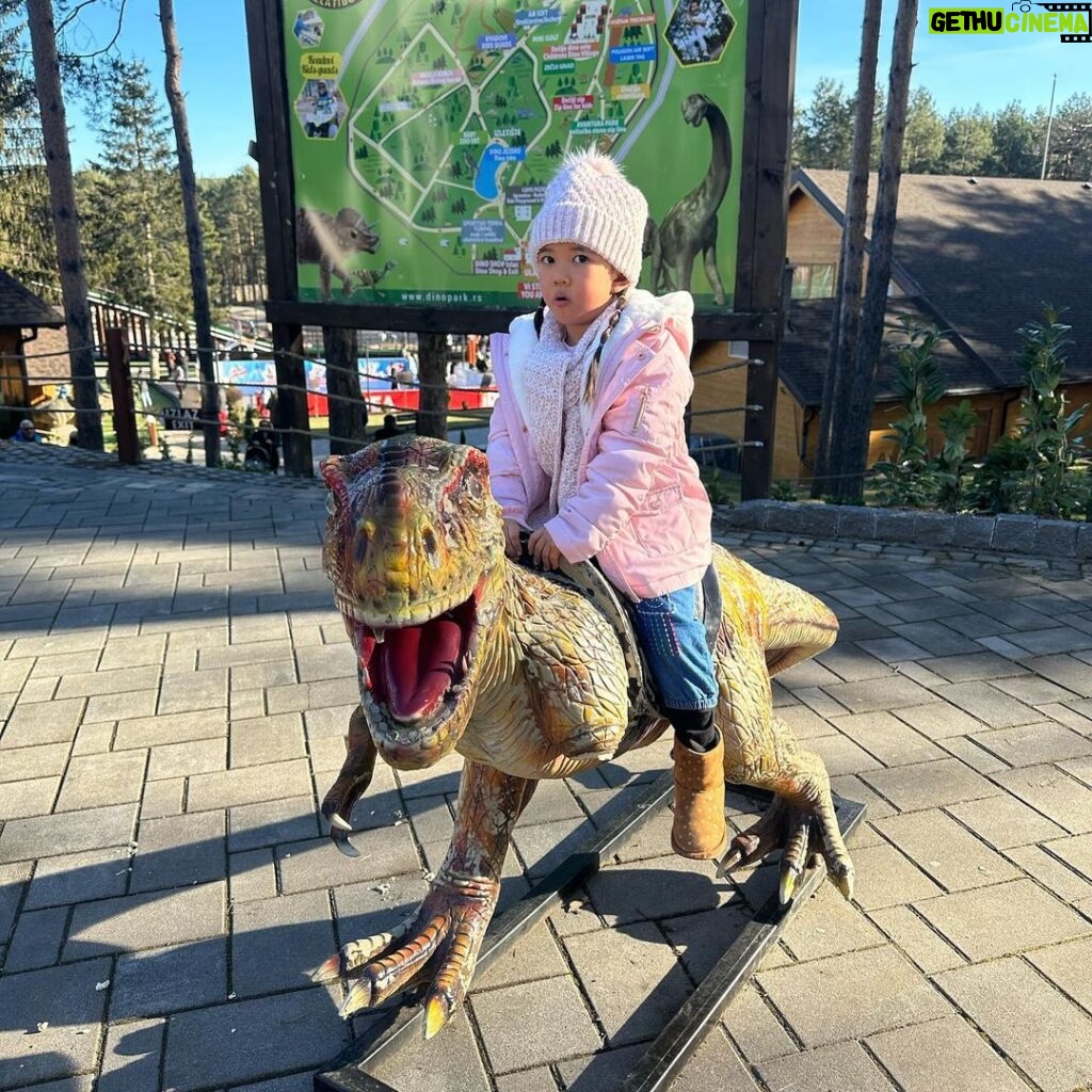Yuanita Christiani Instagram - Let the world hear you Rarwwrr!!! Dino park Zlatibor
