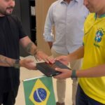 Yudi Tamashiro Instagram - Honrado em receber em minha residência o Cônsul do Japão🇯🇵 Sr. Hiroyuki Ide, que fez um belo trabalho e se despede do Brasil 🇧🇷 para uma nova missão. Participaram também da despedida o Sr. Valter Sassaki e @marcotoguchi , representando o @bunkyodigital , e o diplomata @dr.luiz.teixeira @rody_jp No final da reunião tive a oportunidade de dar de presente ao cônsul uma Bíblia e tenho certeza que esse momento foi preparado por Deus, pois Ele tem feito coisas extraordinárias. Obrigado, SENHOR! 🇧🇷🇯🇵 Alphaville