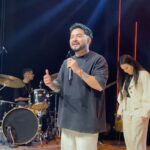 Yudi Tamashiro Instagram - A verdadeira felicidade não reside no que você recebe, mas sim em conhecer quem o presenteou e expressar gratidão por isso ❤️‍🔥