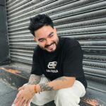 Yudi Tamashiro Instagram - Cabelo e barba pronto para gravação de amanhã do clip do meu amor @eumila aiaiaiai 😬 não vejo a hora de poder compartilhar a música e clip com vocês ❤️ Corte: @chbarber 💈