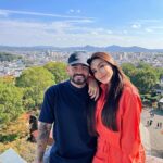 Yudi Tamashiro Instagram - E vamos vivendo… E vamos crescendo… E vamos envelhecendo… E vamos lutando… E vamos amando… E vamos vencendo… E vamos juntos… Sempre juntos… EU TE AMO @eumila ❤️🇯🇵 Japan