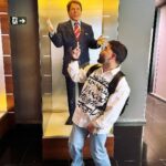 Yudi Tamashiro Instagram - “Só subirá na vida quem tiver a humildade de descer quantas vezes forem necessárias.” -Silvio Santos❤️ SBT - Sistema Brasileiro De Televisão
